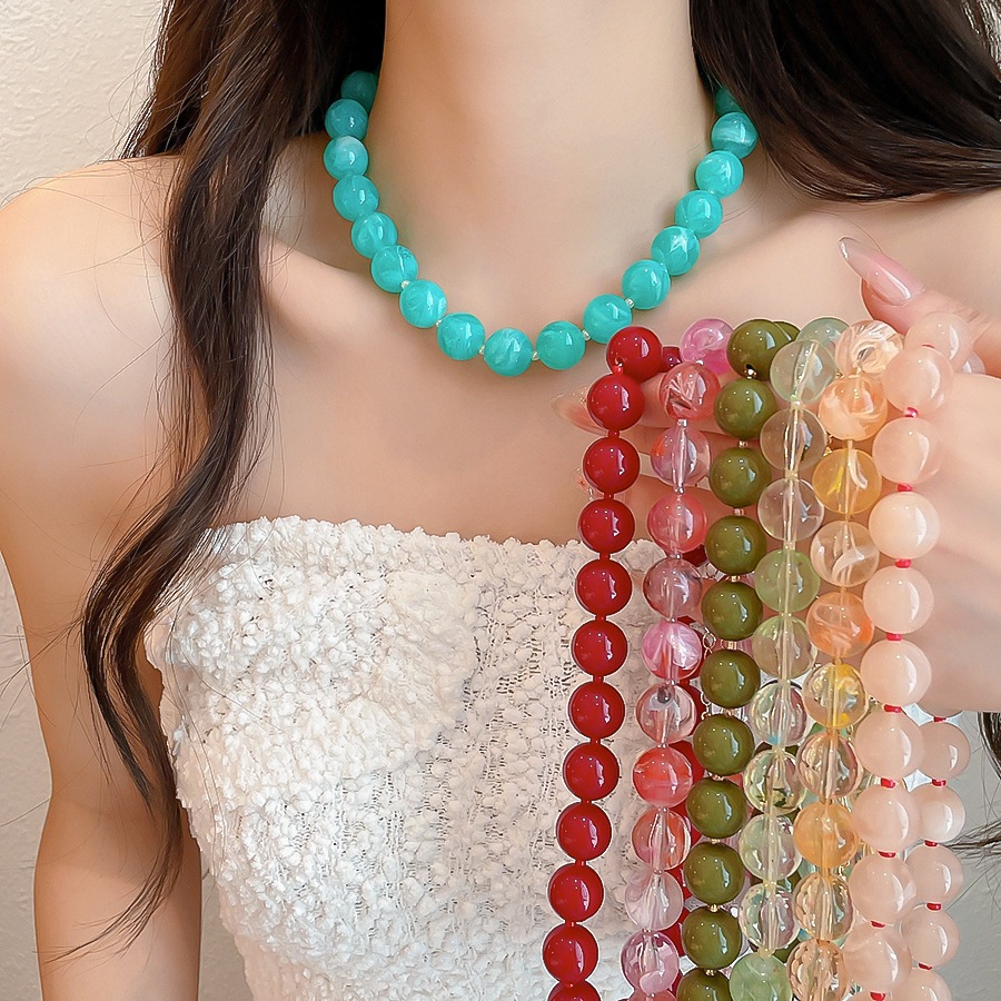 Collier ras de cou en résine d - Vintage Fashion Coloring Pages avis et prix