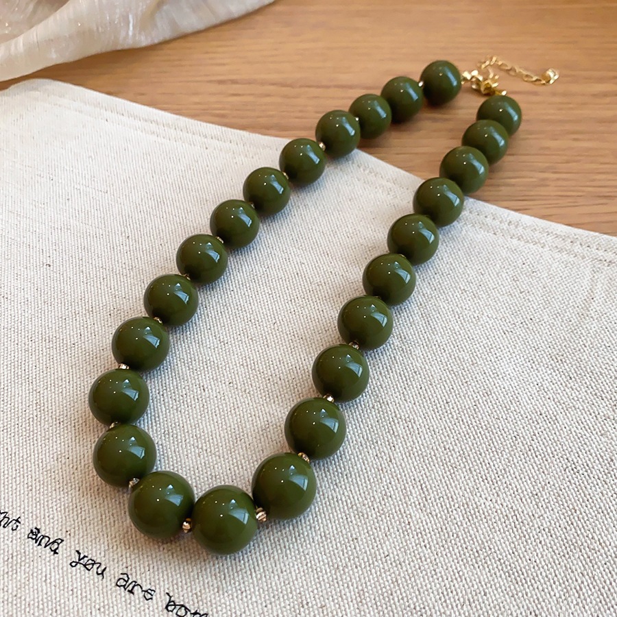 Collier ras de cou en résine d - Vintage Fashion Coloring Pages avis et prix